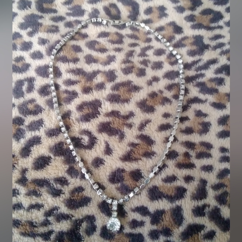 Vintage Silver Necklace with Sparkling Pendant - Picture 3 of 3